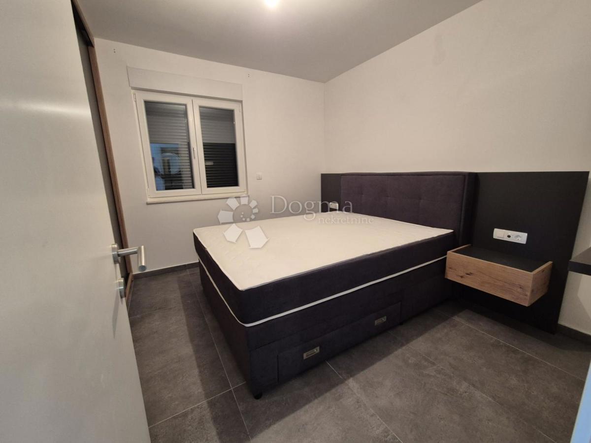 Stanovanje Okrug Gornji, Okrug, 60m2