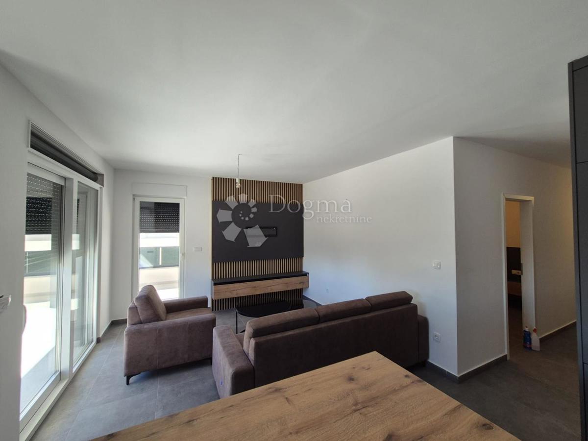 Stanovanje Okrug Gornji, Okrug, 60m2