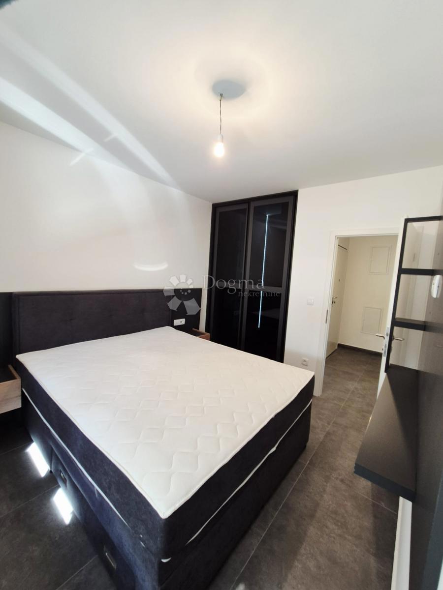 Stanovanje Okrug Gornji, Okrug, 60m2