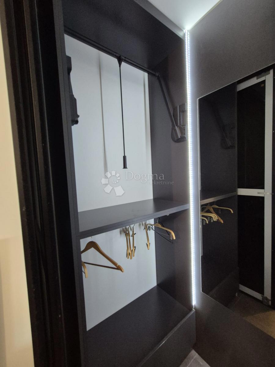 Stanovanje Okrug Gornji, Okrug, 60m2