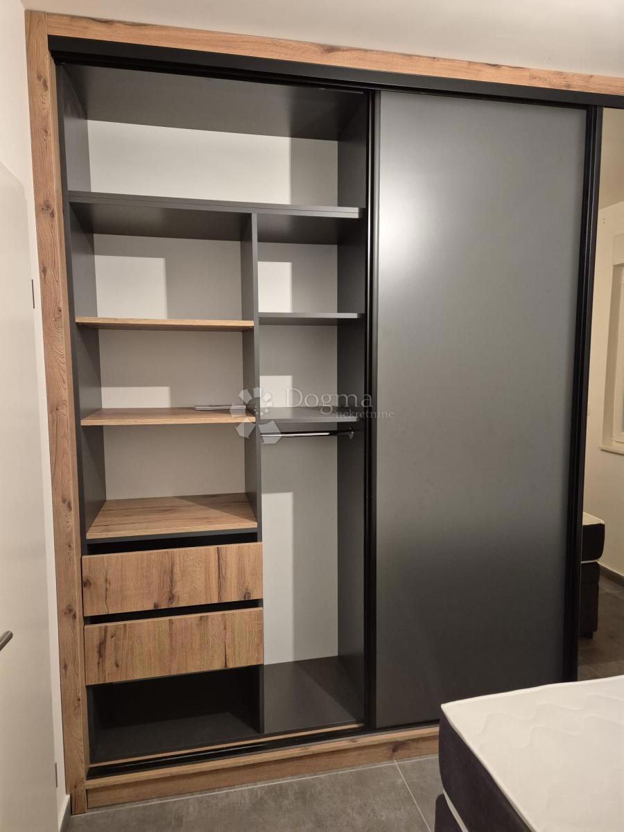 Stanovanje Okrug Gornji, Okrug, 60m2