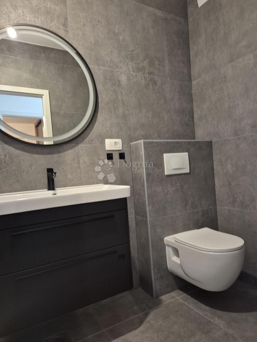 Stanovanje Okrug Gornji, Okrug, 60m2