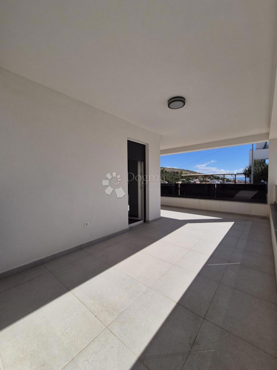 Stanovanje Okrug Gornji, Okrug, 60m2