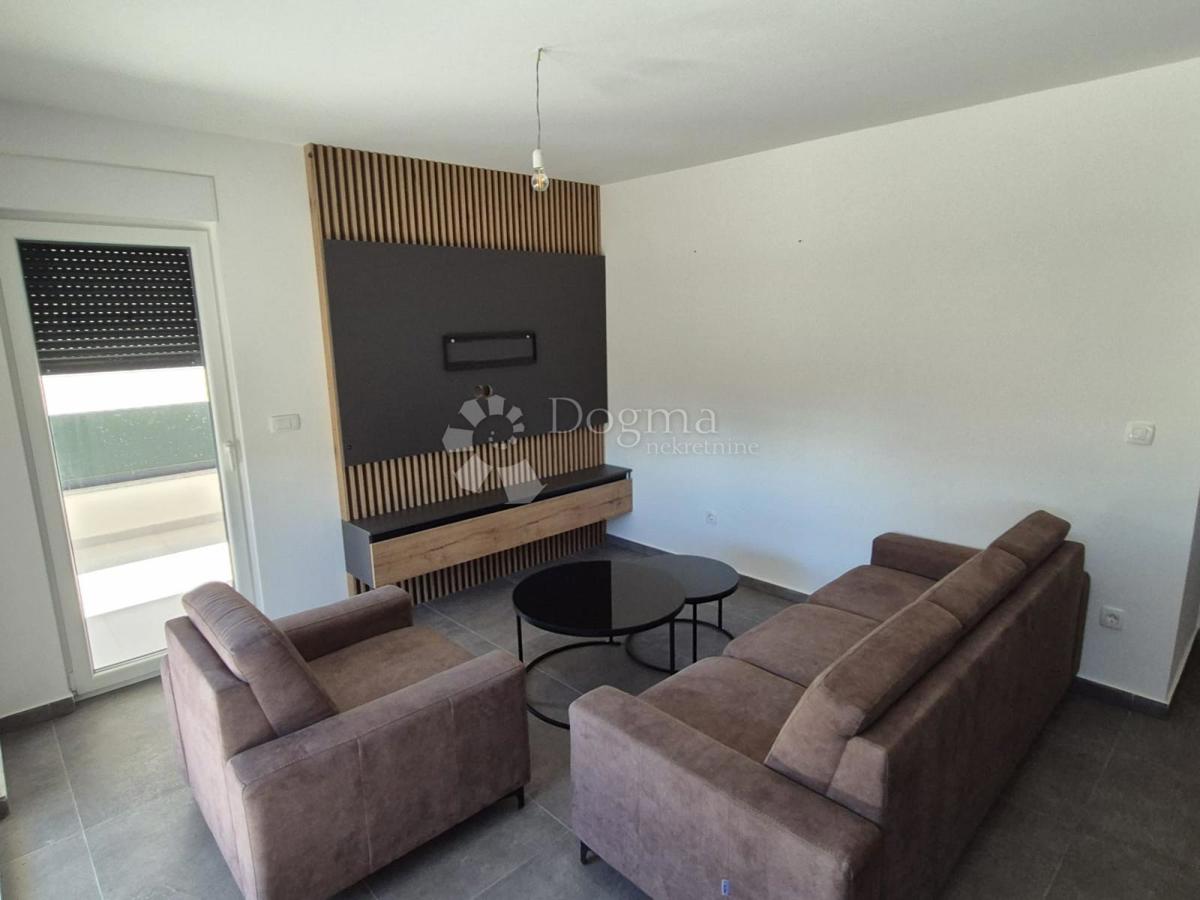 Stanovanje Okrug Gornji, Okrug, 60m2