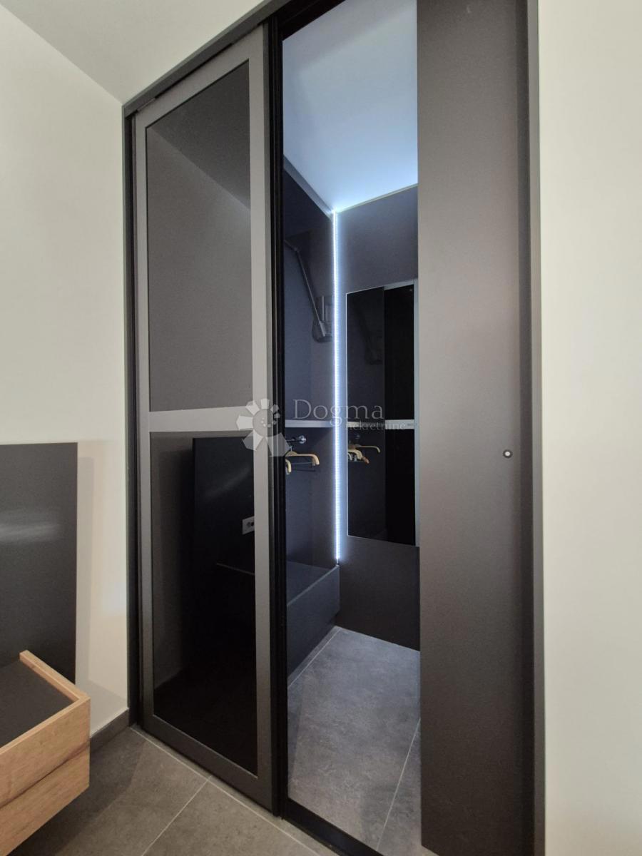 Stanovanje Okrug Gornji, Okrug, 60m2