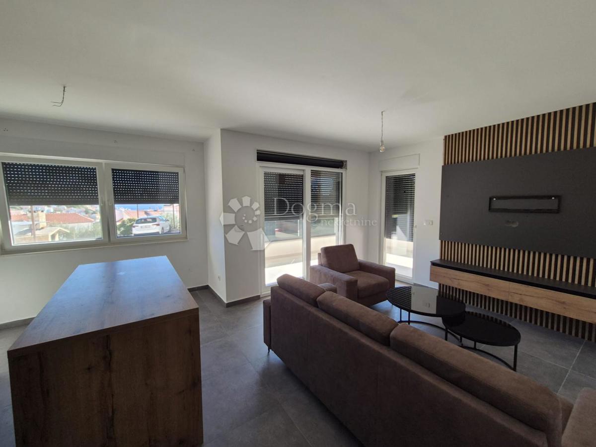 Stanovanje Okrug Gornji, Okrug, 60m2