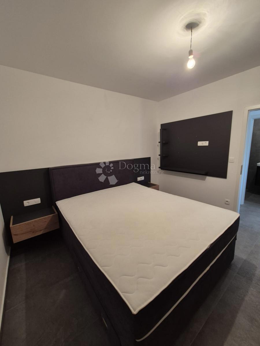 Stanovanje Okrug Gornji, Okrug, 60m2