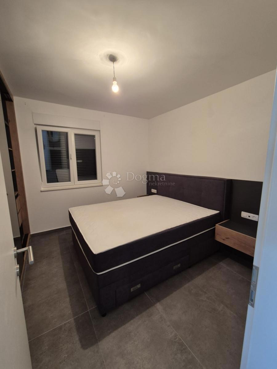 Stanovanje Okrug Gornji, Okrug, 60m2