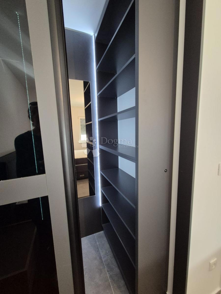 Stanovanje Okrug Gornji, Okrug, 60m2