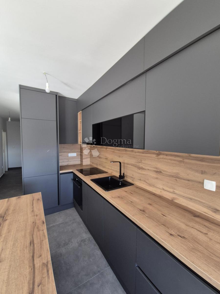 Stanovanje Okrug Gornji, Okrug, 60m2