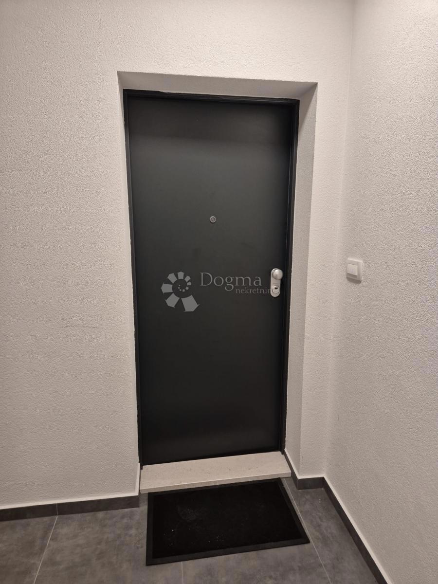 Stanovanje Okrug Gornji, Okrug, 60m2