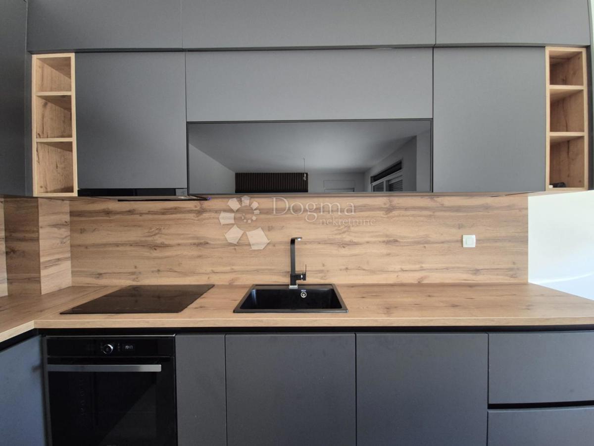 Stanovanje Okrug Gornji, Okrug, 60m2