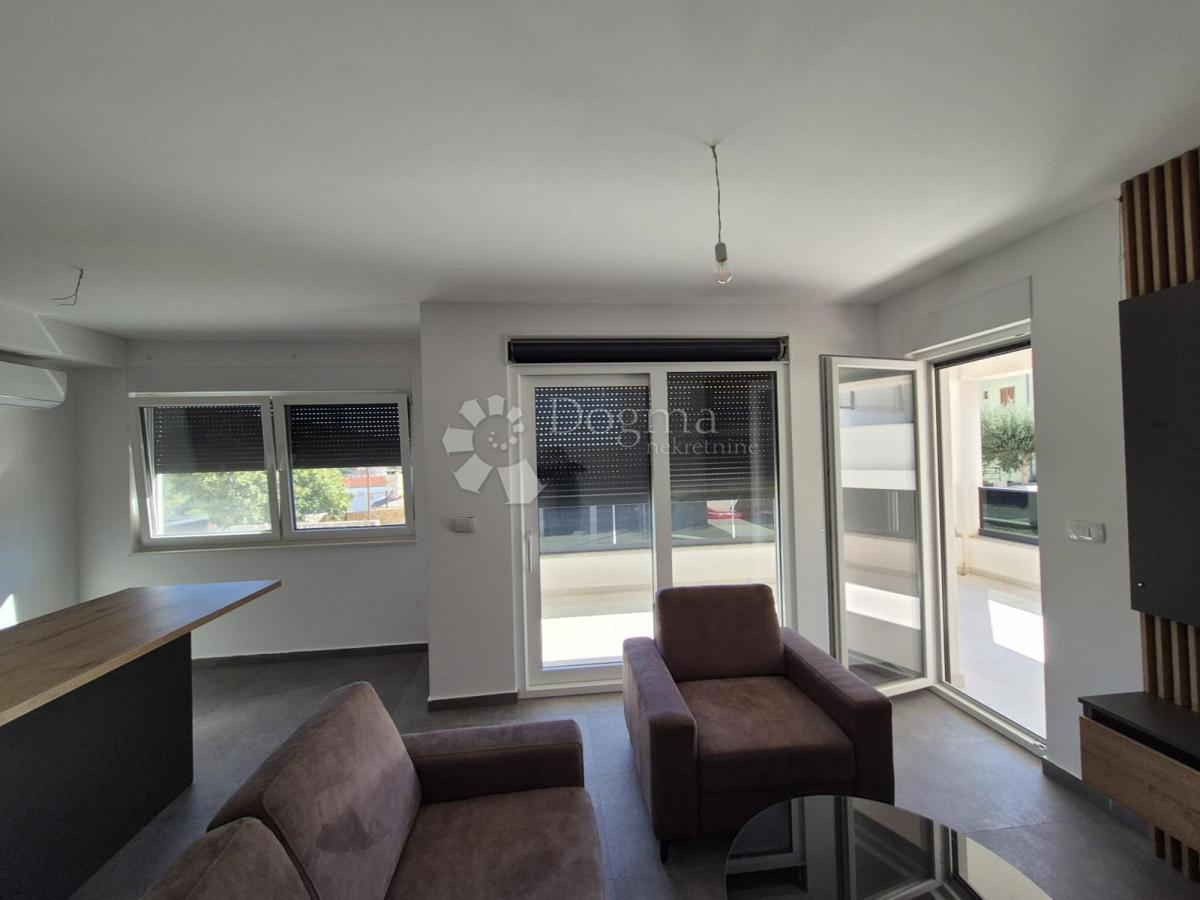 Stanovanje Okrug Gornji, Okrug, 60m2