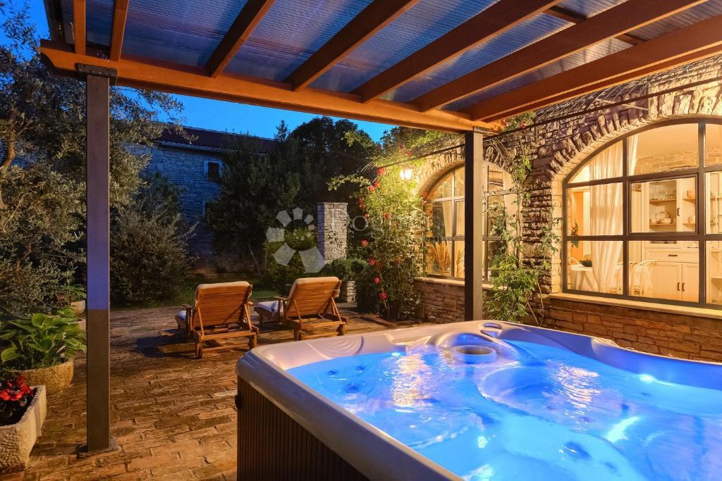 Hiša Smoljanci, Svetvinčenat, 250m2