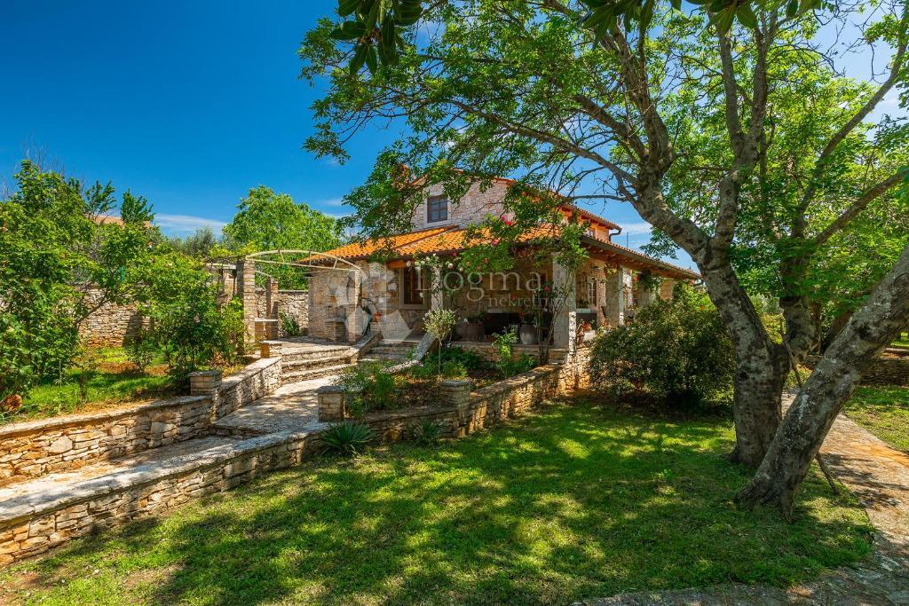 Hiša Smoljanci, Svetvinčenat, 250m2