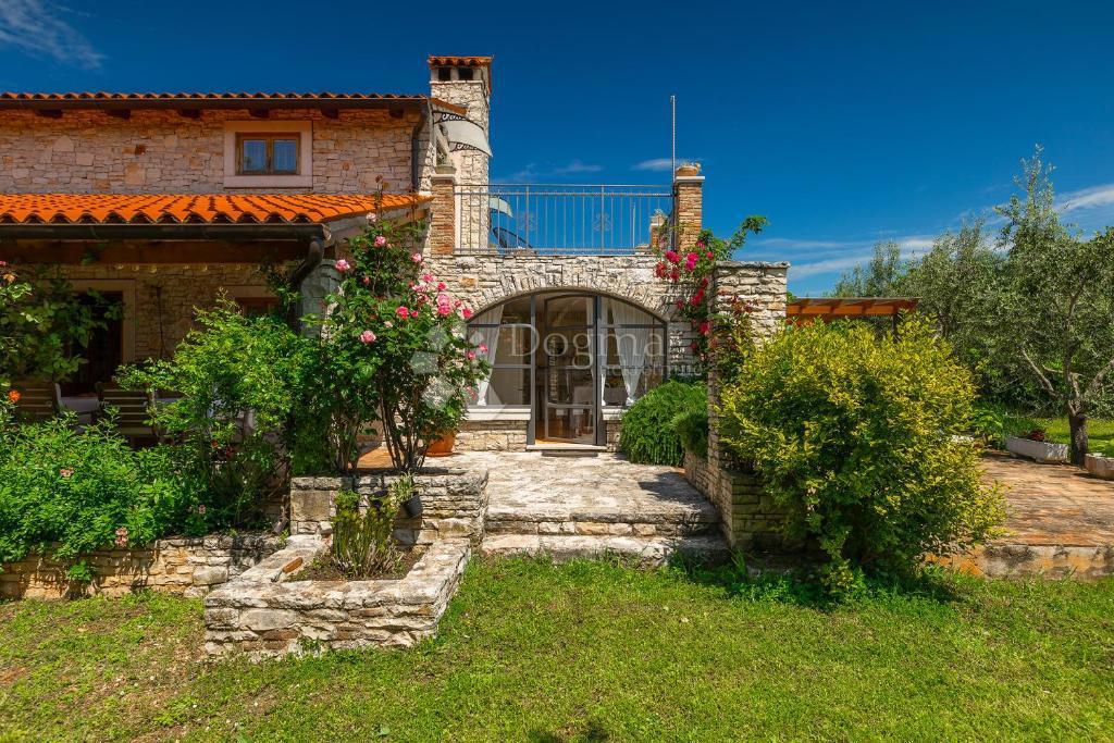 Hiša Smoljanci, Svetvinčenat, 250m2