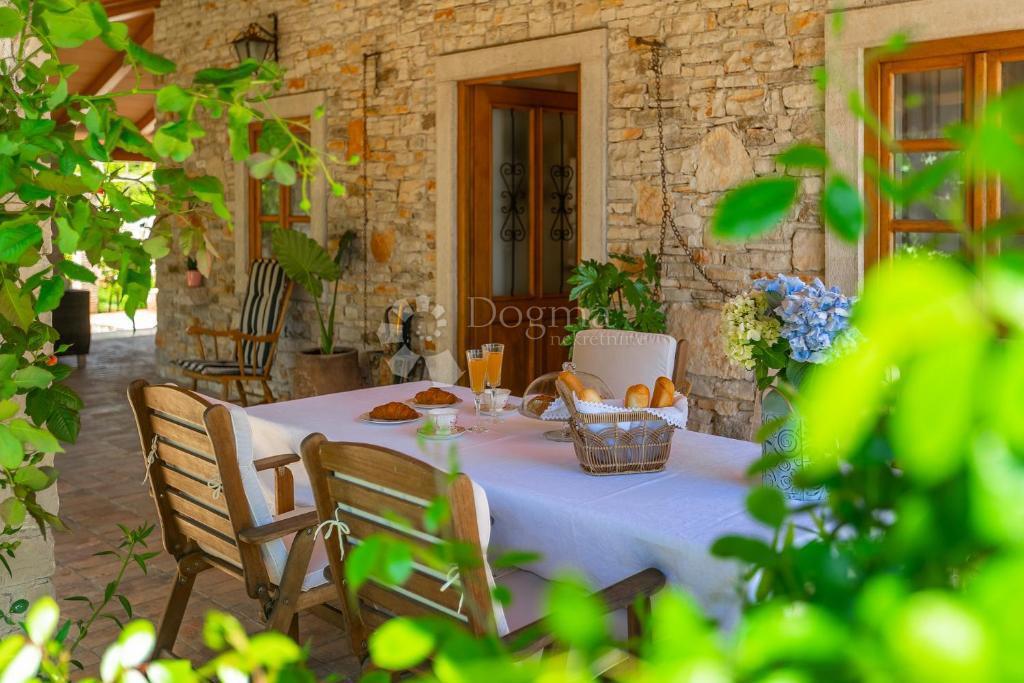 Hiša Smoljanci, Svetvinčenat, 250m2