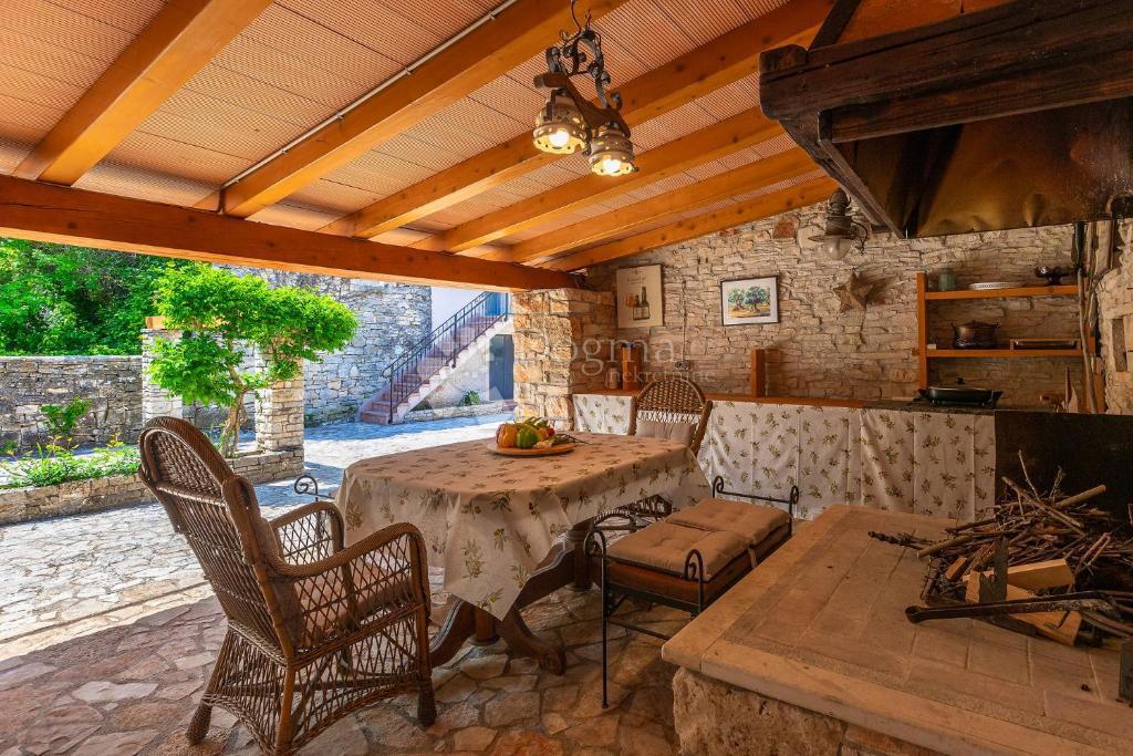 Hiša Smoljanci, Svetvinčenat, 250m2