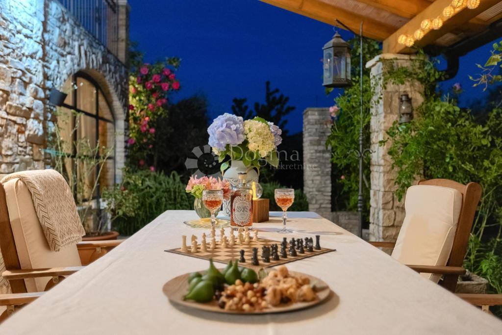 Hiša Smoljanci, Svetvinčenat, 250m2