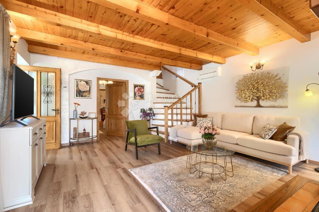 Hiša Smoljanci, Svetvinčenat, 250m2