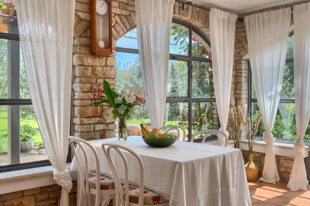 Hiša Smoljanci, Svetvinčenat, 250m2