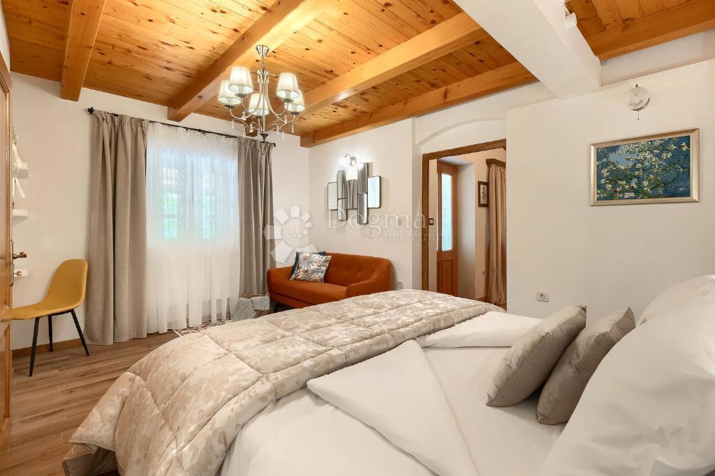 Hiša Smoljanci, Svetvinčenat, 250m2