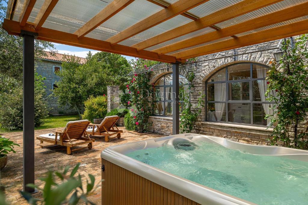 Hiša Smoljanci, Svetvinčenat, 250m2