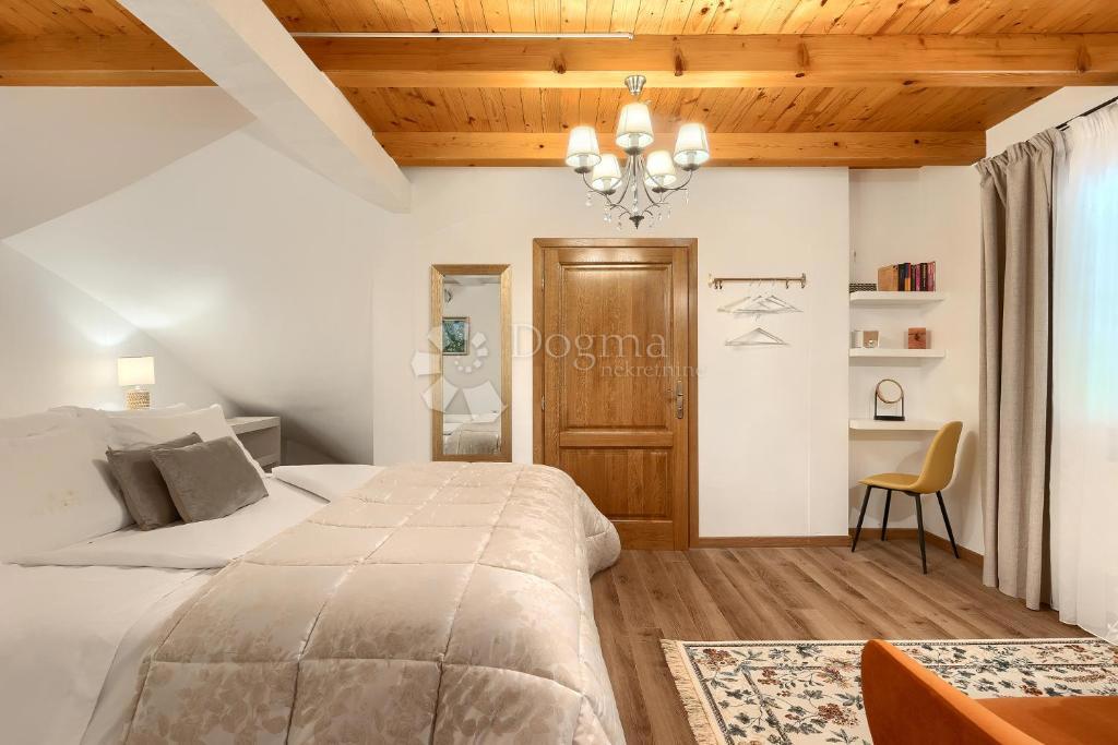 Hiša Smoljanci, Svetvinčenat, 250m2