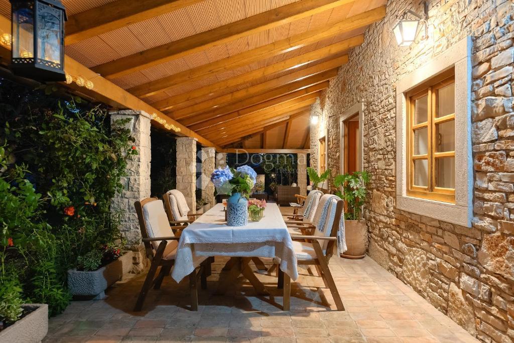 Hiša Smoljanci, Svetvinčenat, 250m2