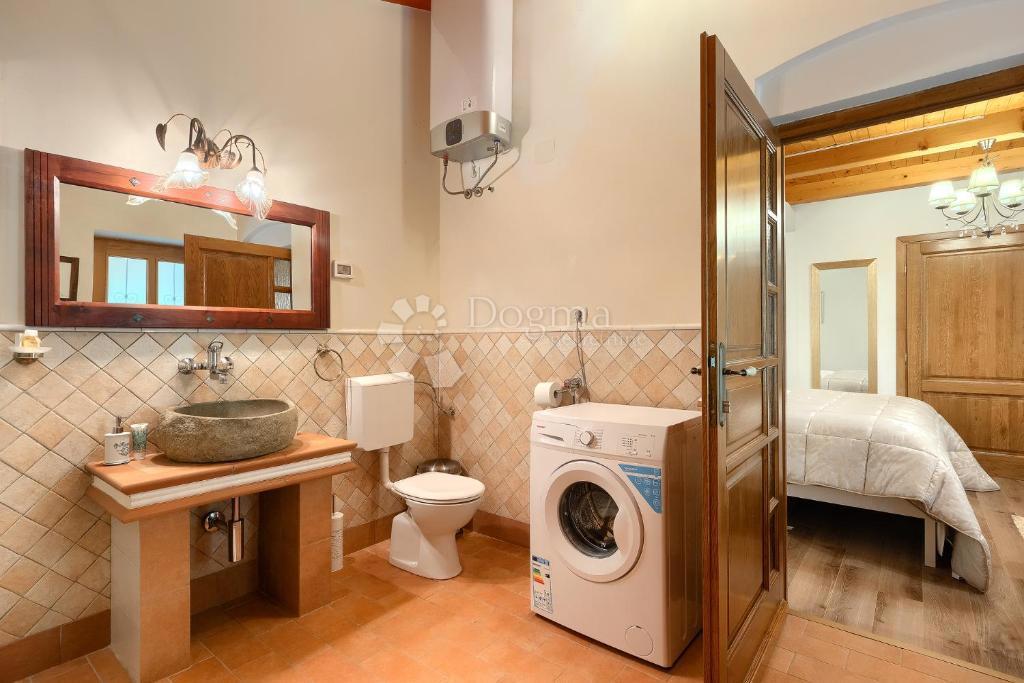 Hiša Smoljanci, Svetvinčenat, 250m2