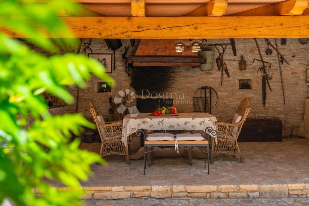 Hiša Smoljanci, Svetvinčenat, 250m2