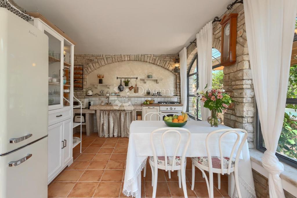 Hiša Smoljanci, Svetvinčenat, 250m2