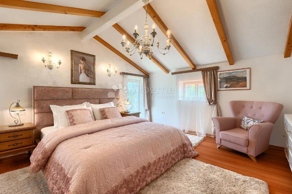 Hiša Smoljanci, Svetvinčenat, 250m2