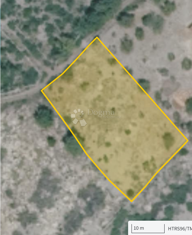 Gradbeno zemljišče s pogledom na Prukljansko jezero