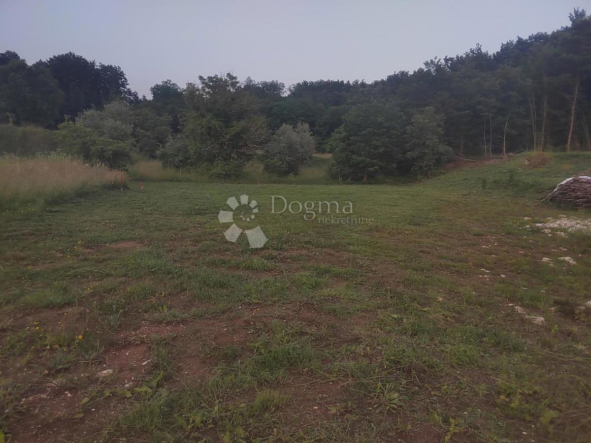 Gradbena parcela na mirni lokaciji