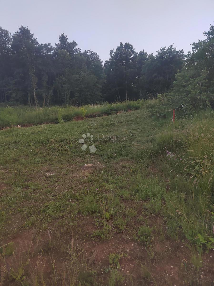 Gradbena parcela na mirni lokaciji