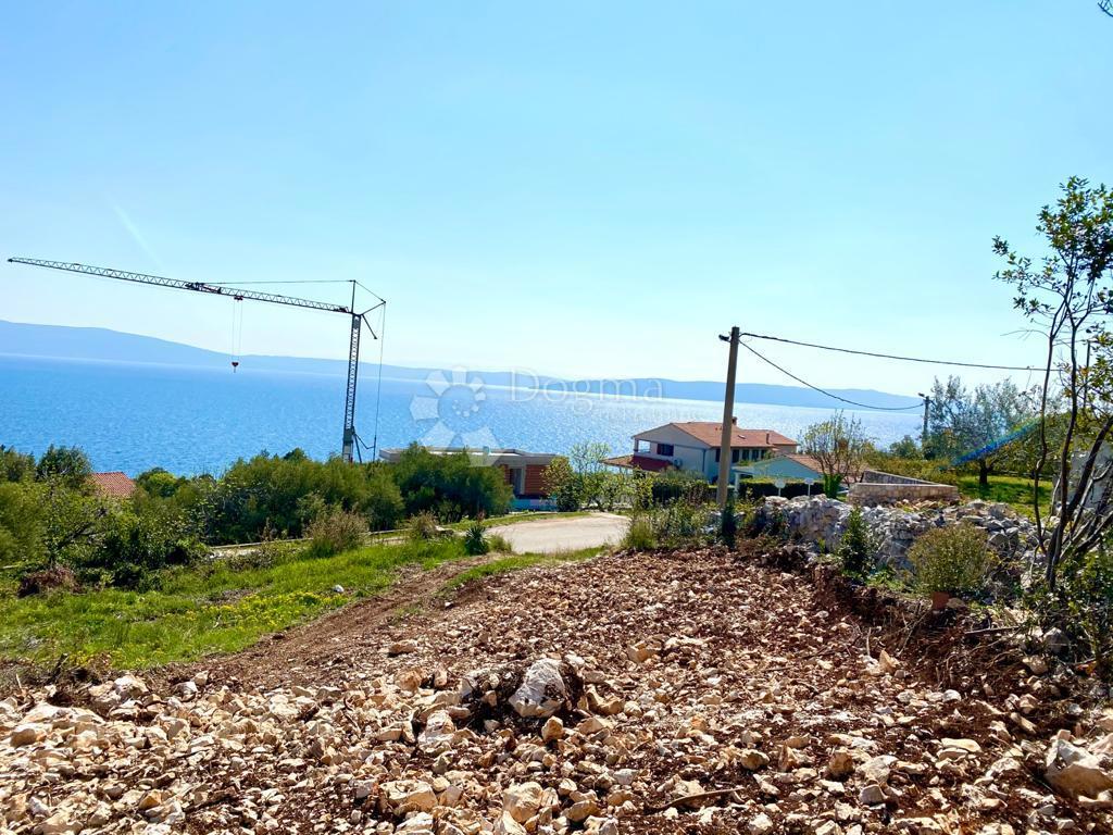 Zazidljivo zemljišče Ravni, Raša, 1.111m2