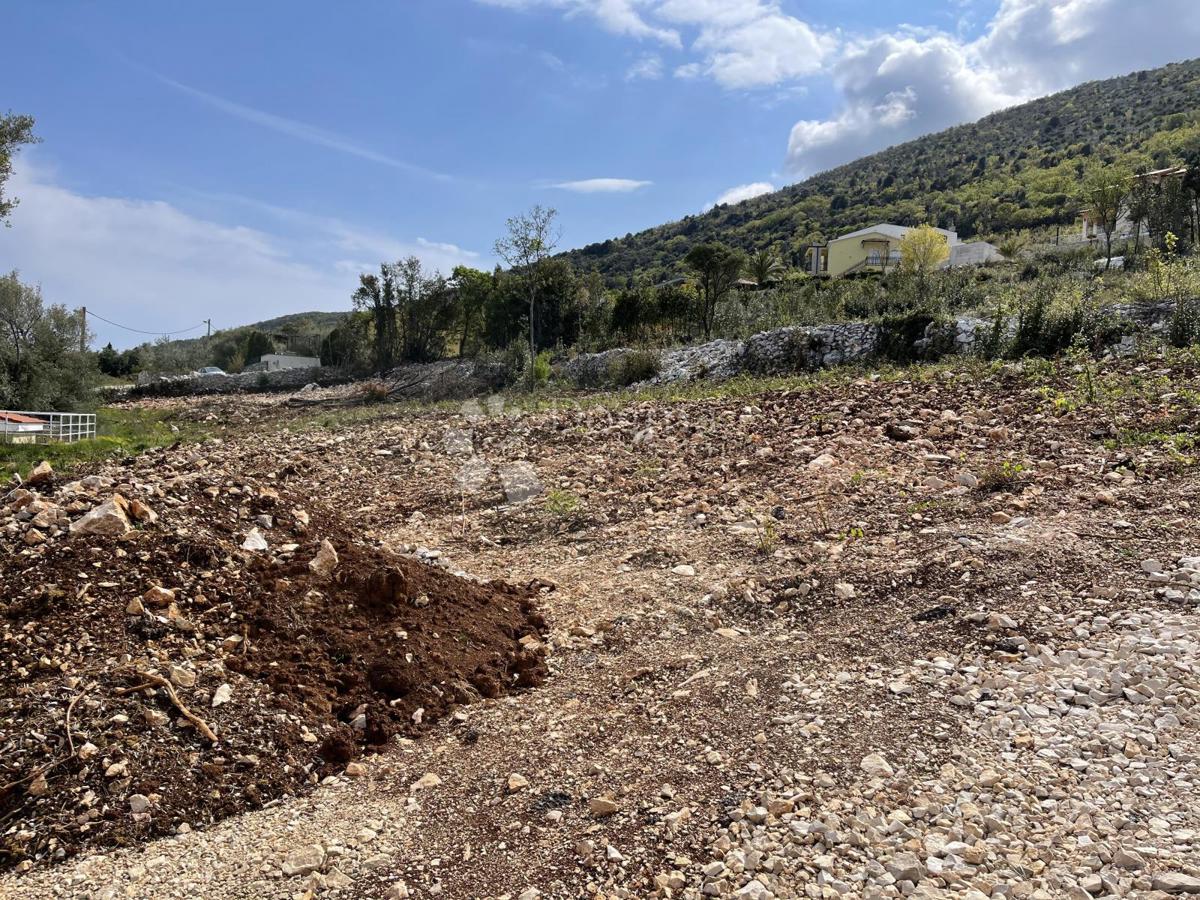 Zazidljivo zemljišče Ravni, Raša, 1.111m2