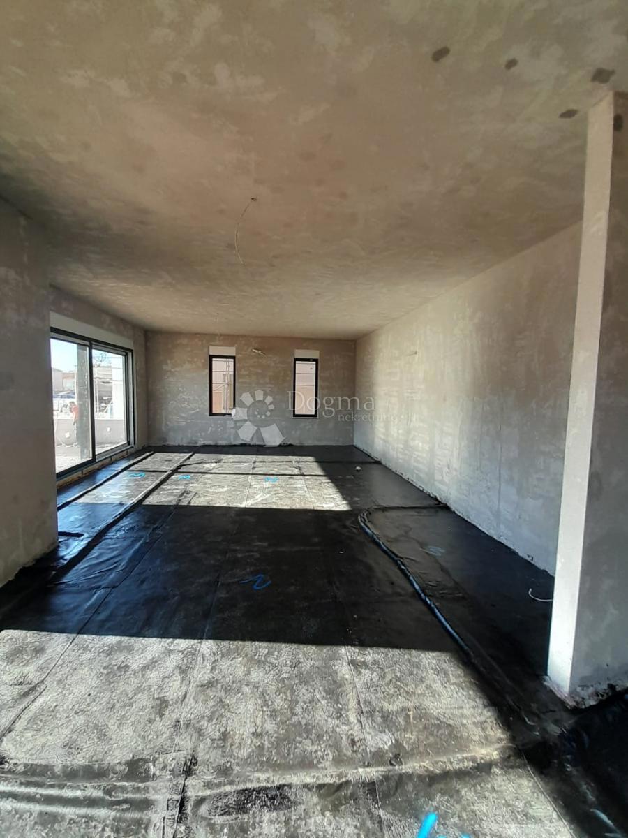 ŠIBENIK/TROMILJA - MODERNA VILA Z BAZENOM