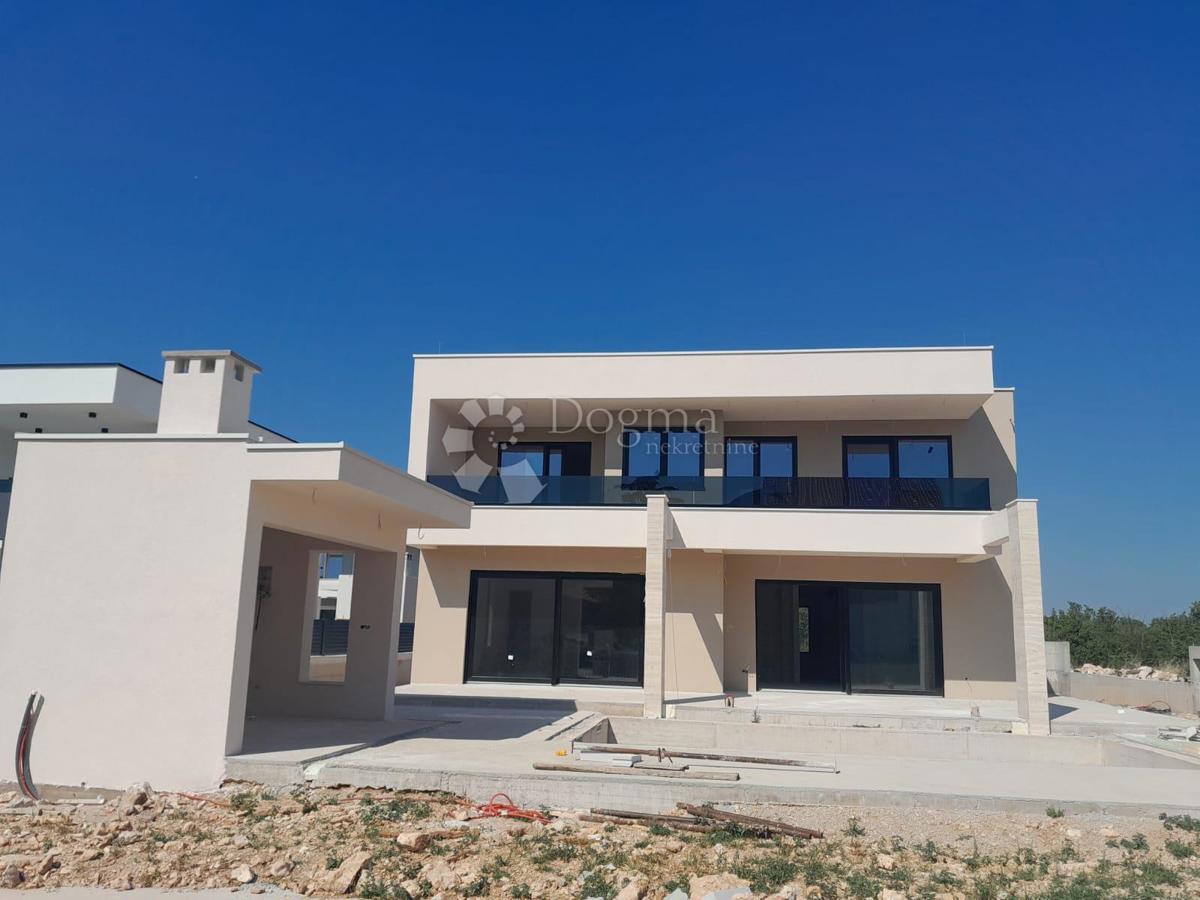 ŠIBENIK/TROMILJA - MODERNA VILA Z BAZENOM