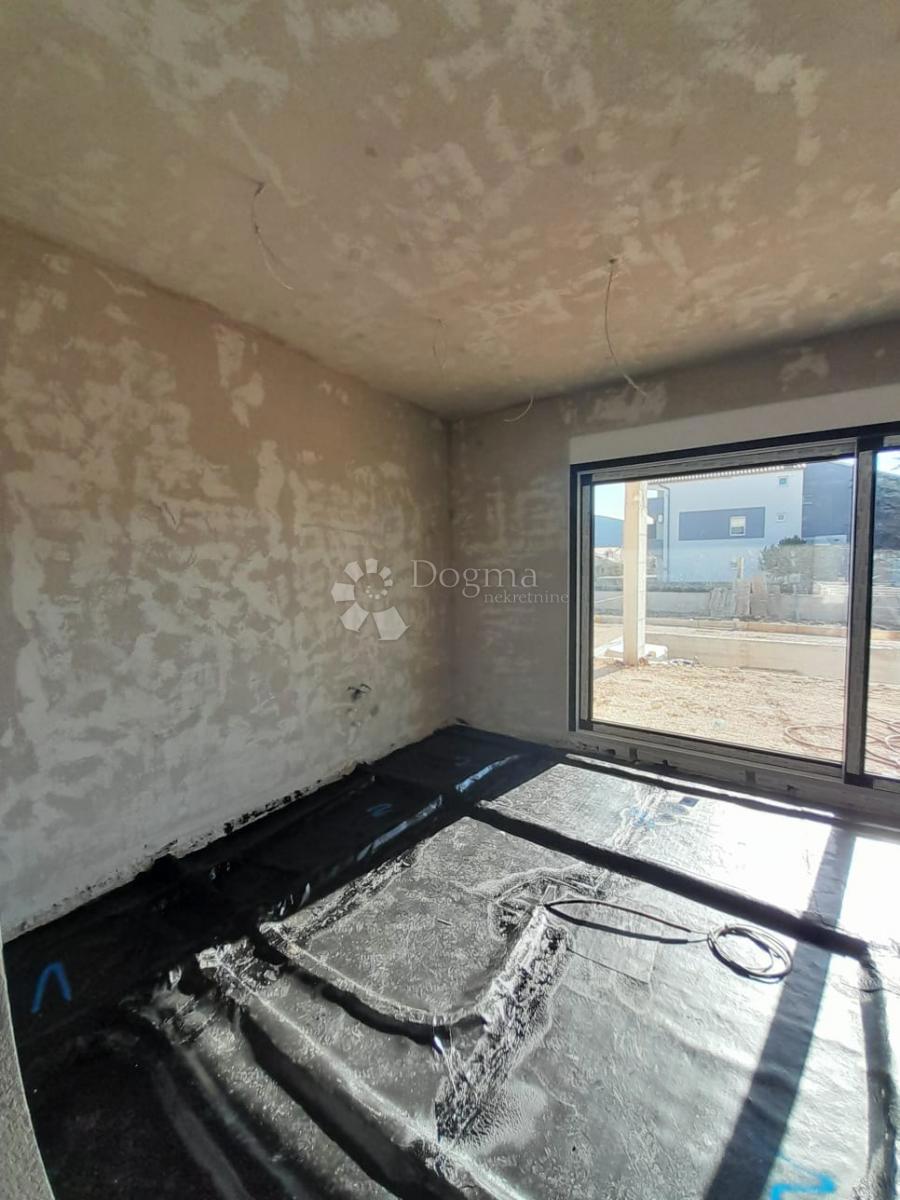 ŠIBENIK/TROMILJA - MODERNA VILA Z BAZENOM