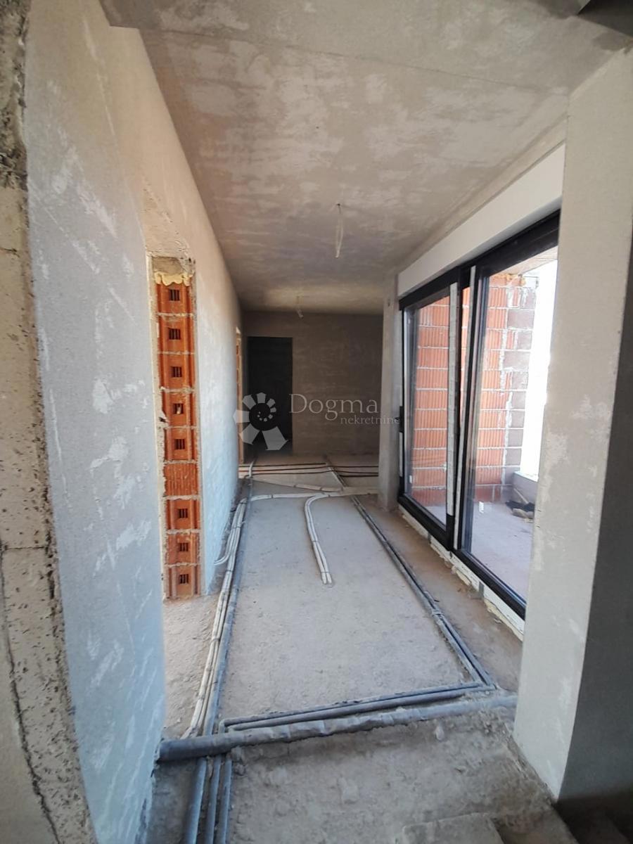 ŠIBENIK/TROMILJA - MODERNA VILA Z BAZENOM