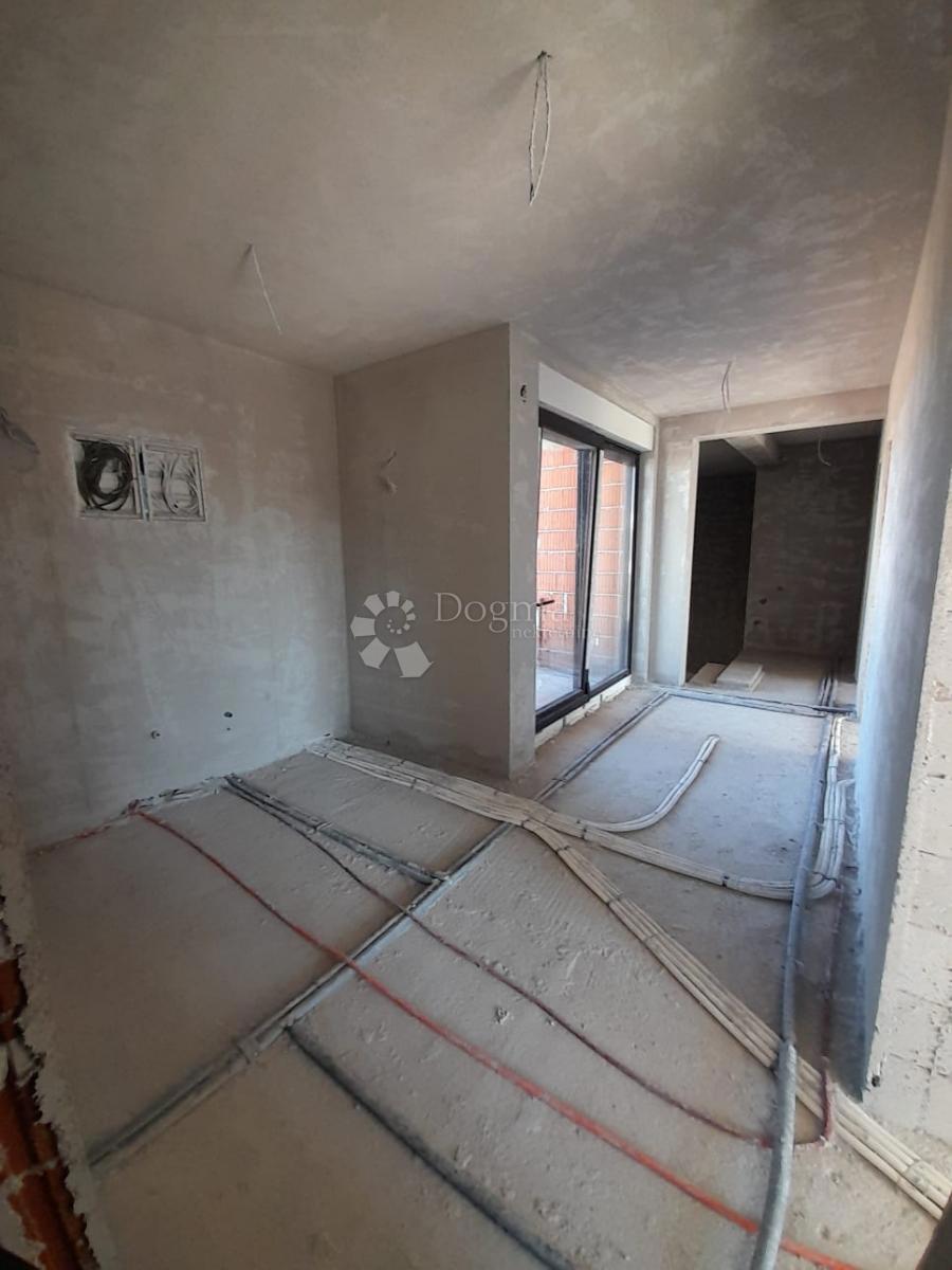 ŠIBENIK/TROMILJA - MODERNA VILA Z BAZENOM