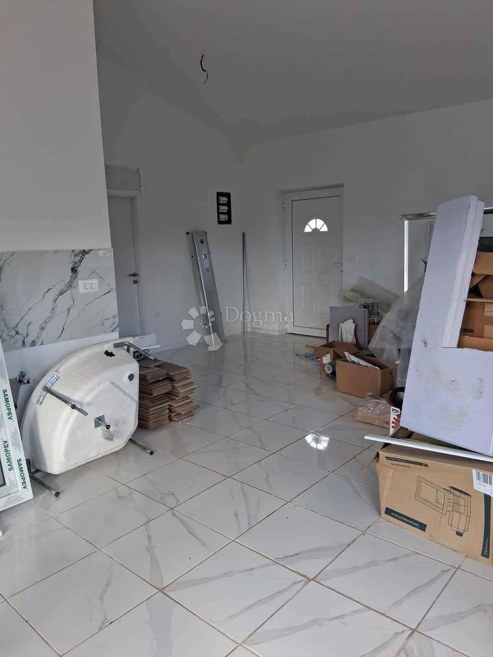 Očarljiva enodružinska hiša z bazenom v mirnem okolju - v bližini Svetvinčenta