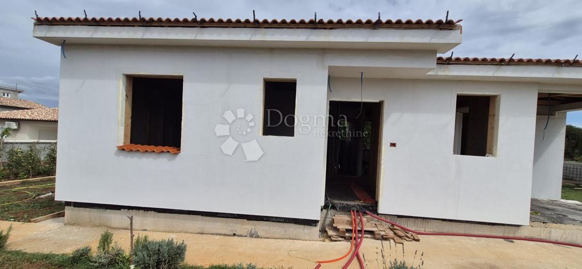 Hiša Monteserpo - Komunal, Pula, 81m2