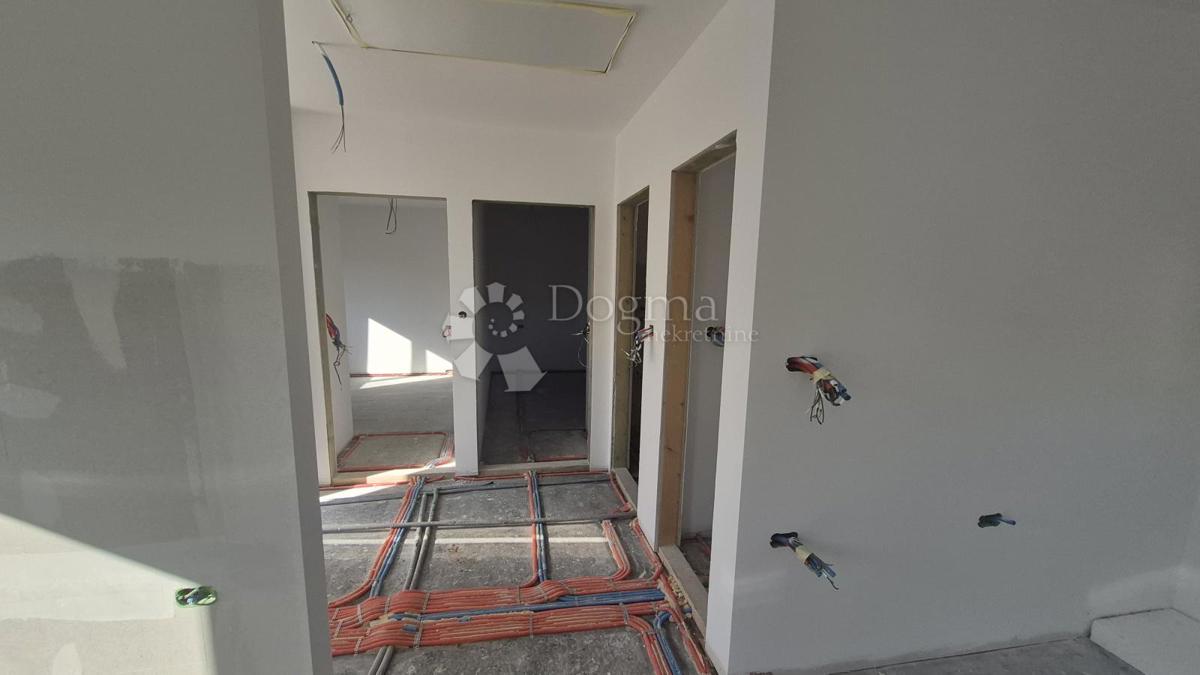 Hiša Monteserpo - Komunal, Pula, 81m2