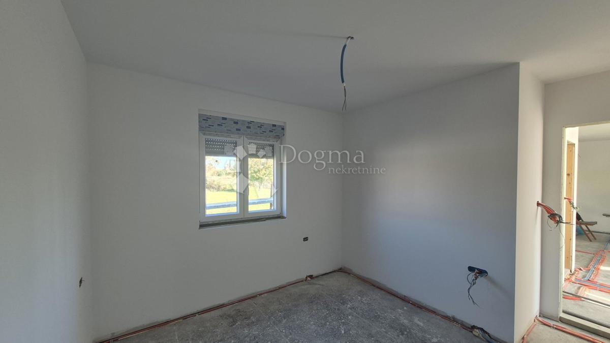 Hiša Monteserpo - Komunal, Pula, 81m2