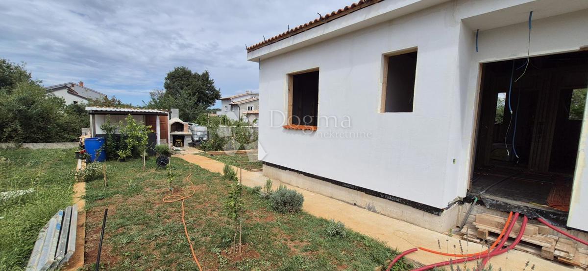 Hiša Monteserpo - Komunal, Pula, 81m2