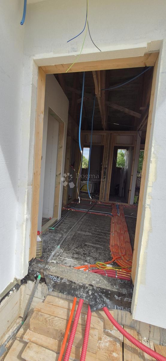 Hiša Monteserpo - Komunal, Pula, 81m2