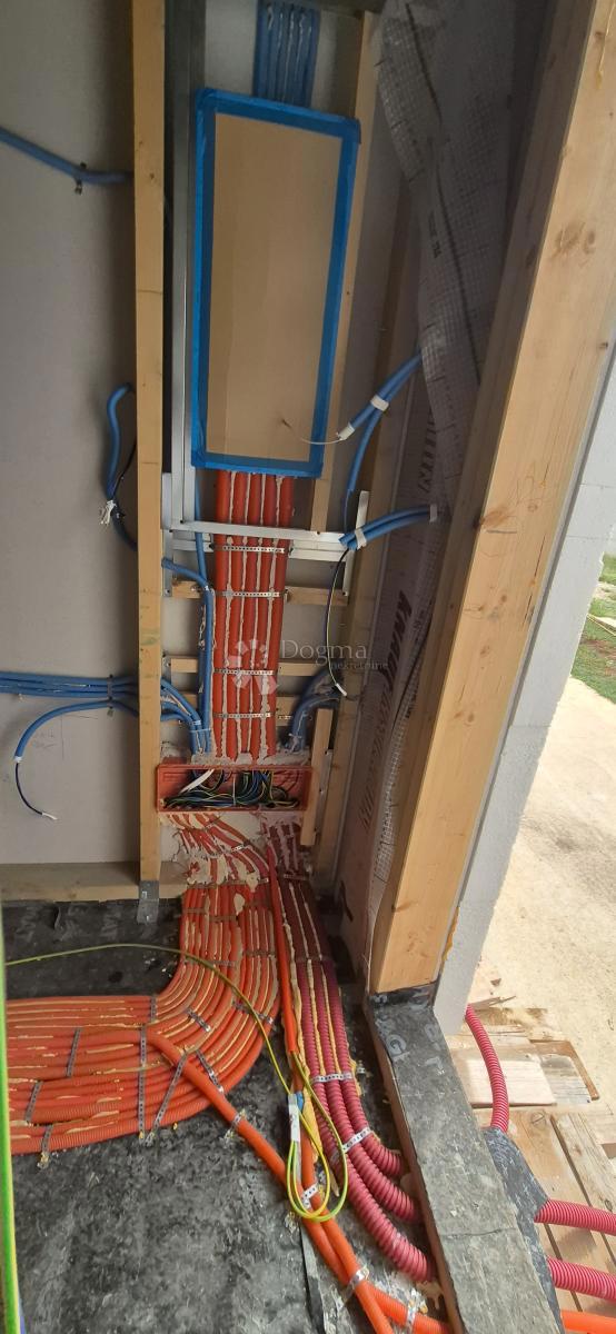 Hiša Monteserpo - Komunal, Pula, 81m2